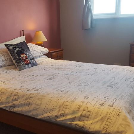 Stayinwoking At 30 Woodlands Horsell Kültér fotó