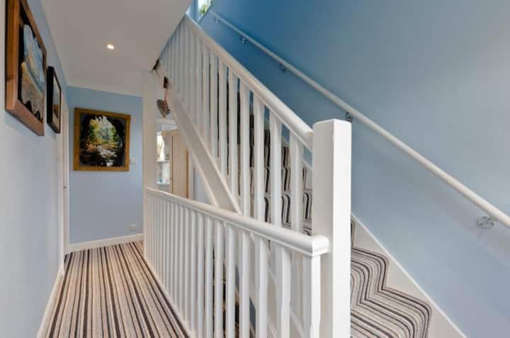 Stayinwoking At 30 Woodlands Horsell Kültér fotó