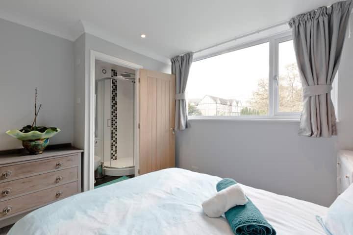 Stayinwoking At 30 Woodlands Horsell Kültér fotó