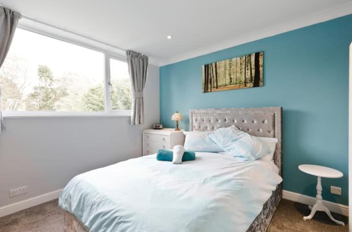 Stayinwoking At 30 Woodlands Horsell Kültér fotó